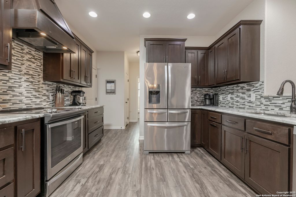 Photo of 752 Crestview, Floresville, TX 78114 (MLS # 1918357)