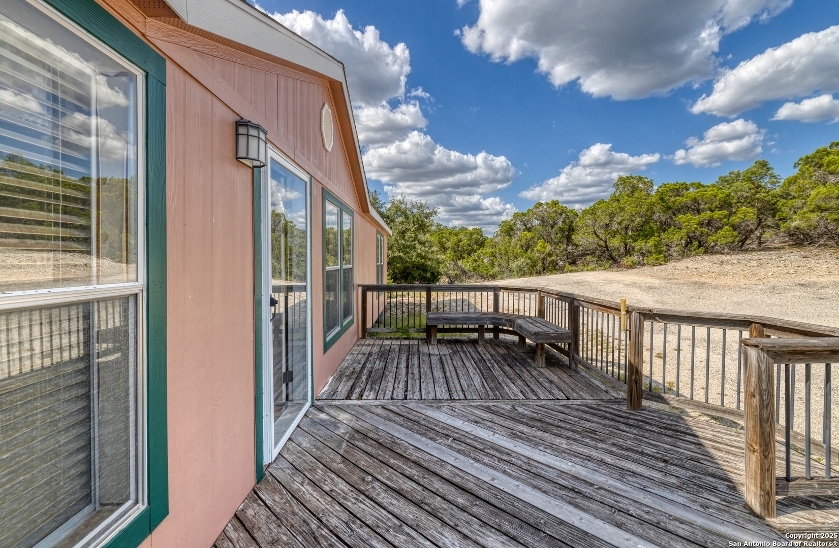 632 Ledge Rock
