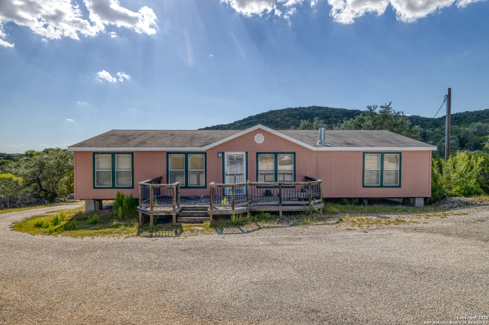 632 Ledge Rock
