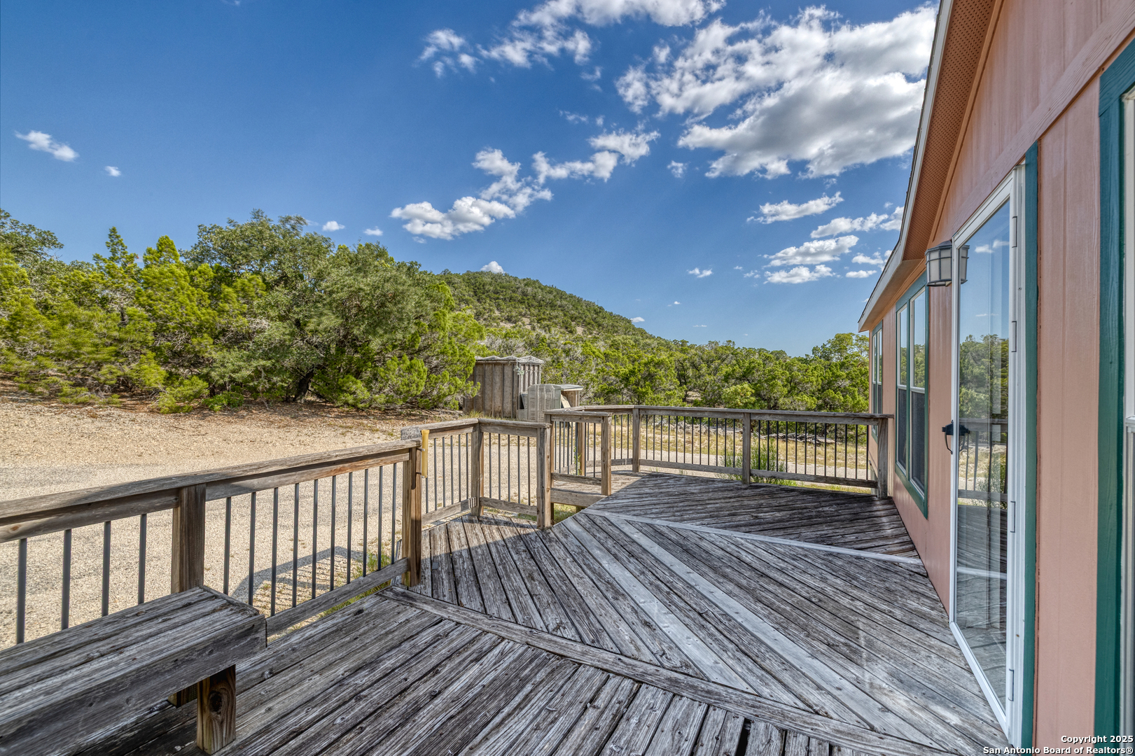 632 Ledge Rock