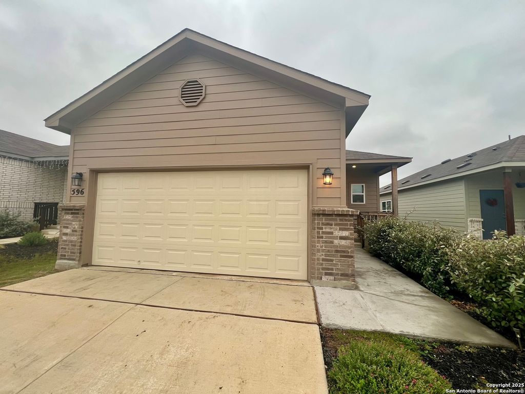 Photo of 596 Jennifer Way, New Braunfels, TX 78130 (MLS # 1922415)