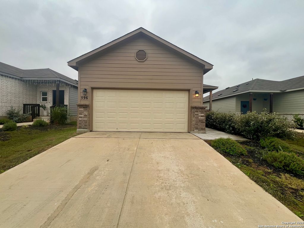 Photo of 596 Jennifer Way, New Braunfels, TX 78130 (MLS # 1922415)
