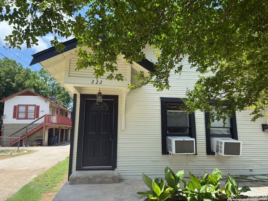 Photo of 222 Lowell, San Antonio, TX 78210 (MLS # 1926419)