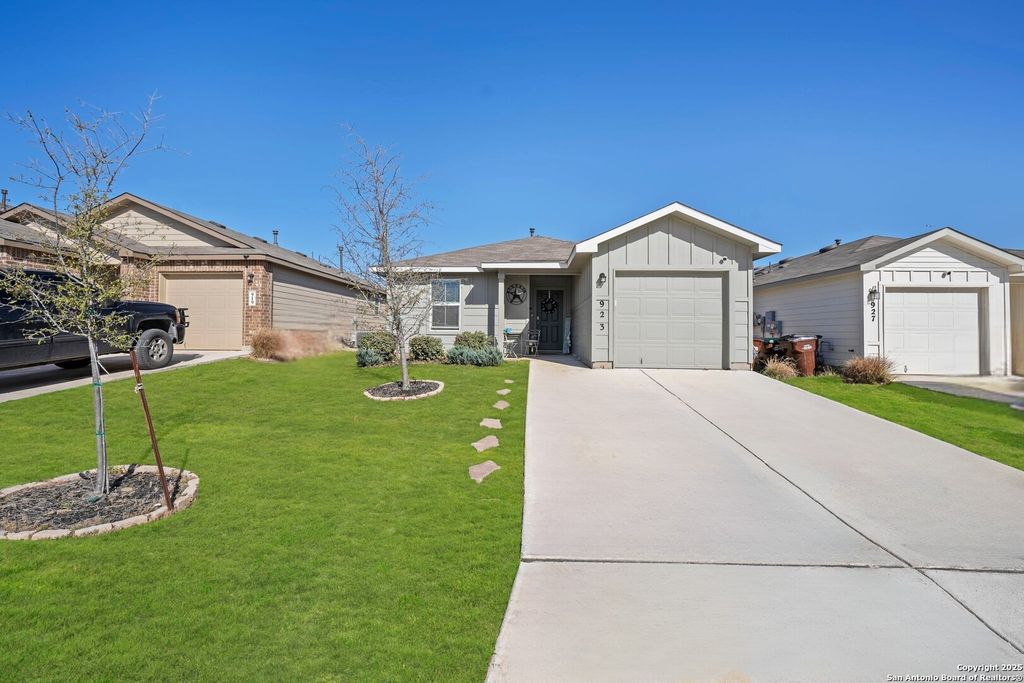 Photo of 923 Empress Brilliant, San Antonio, TX 78253 (MLS # 1886427)