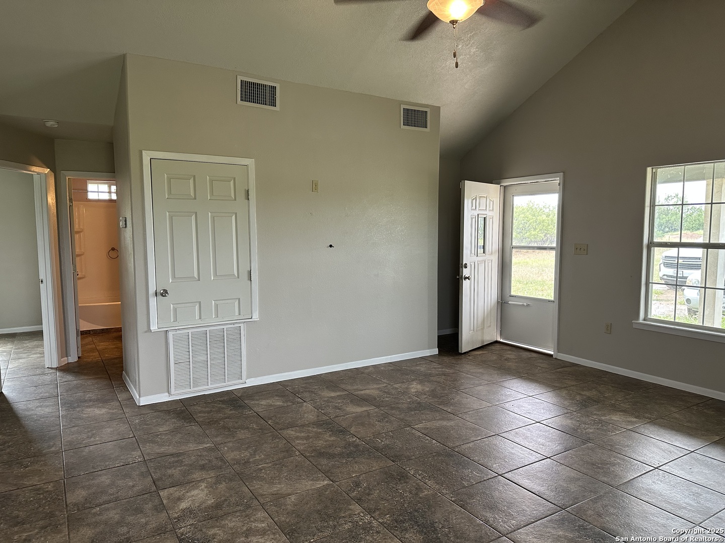 1651 Fm 186