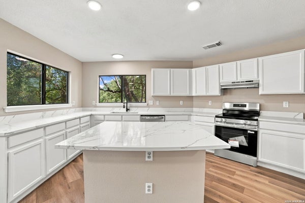 281 SAMANTHA DR, SCHERTZ, TX 78154 - Image 906f36df8d09cf7092f21ce2d63bc895/889314188
