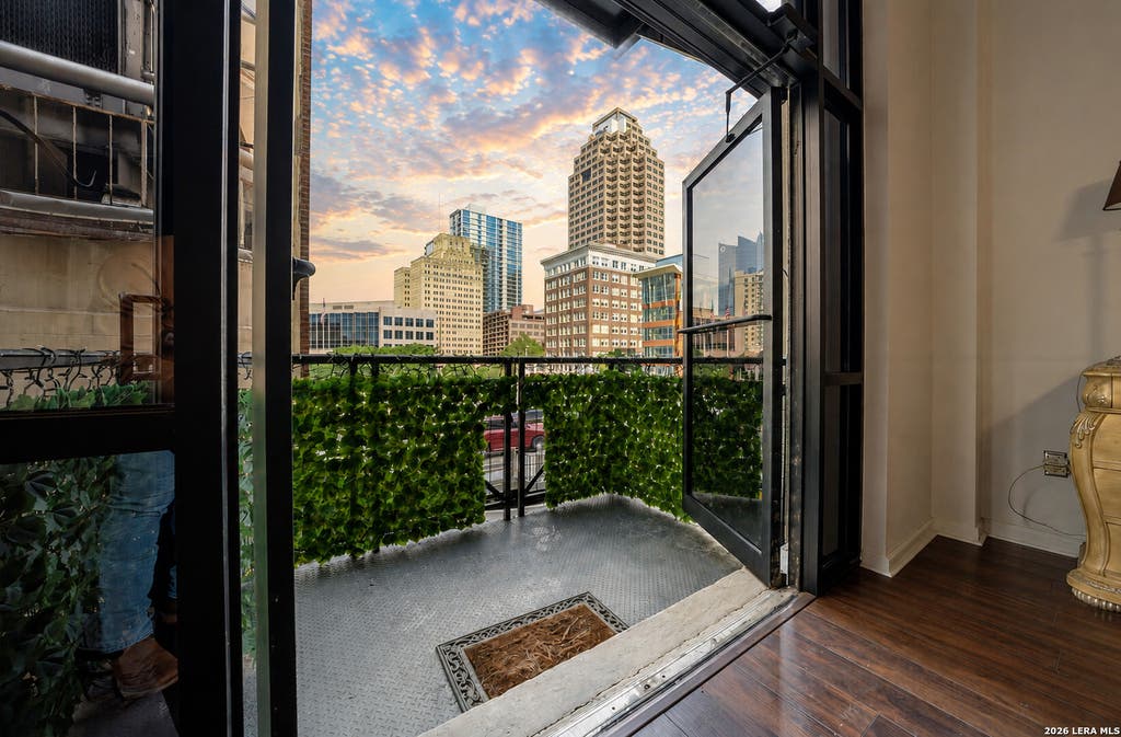 Photo of 214 E TRAVIS ST APT 205 #APT 205, San Antonio, TX 78205 (MLS # 1958074)