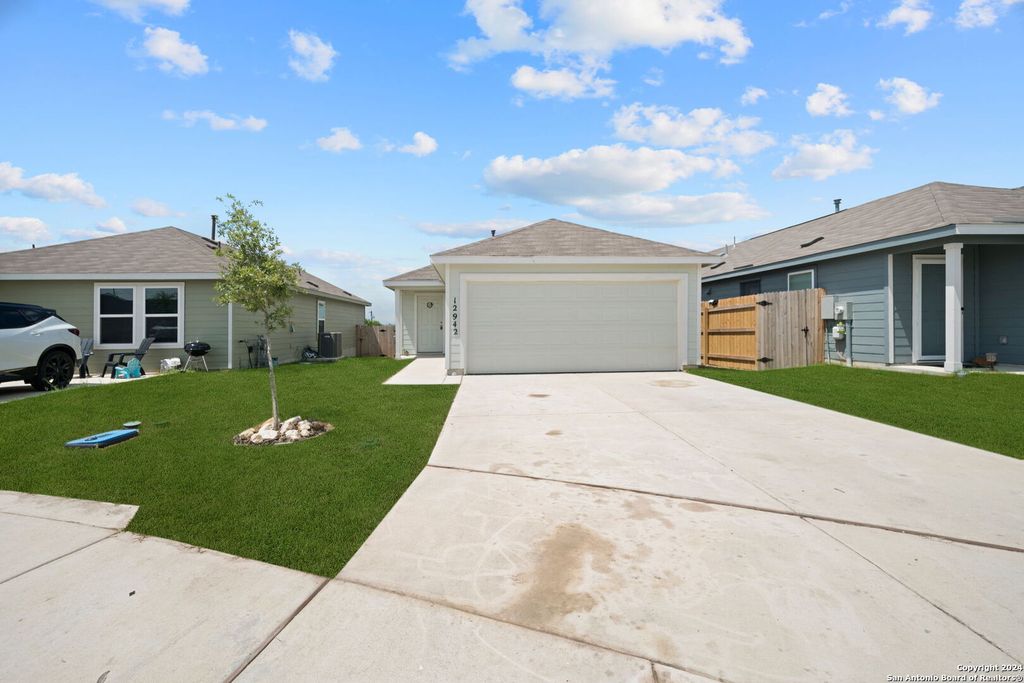 Photo of 12942 Deep Eddy, St Hedwig, TX 78152 (MLS # 1925978)