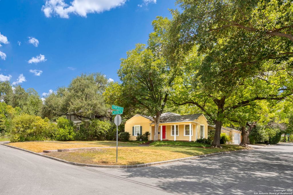 Photo of 238 Alta Ave, San Antonio, TX 78209 (MLS # 1892680)