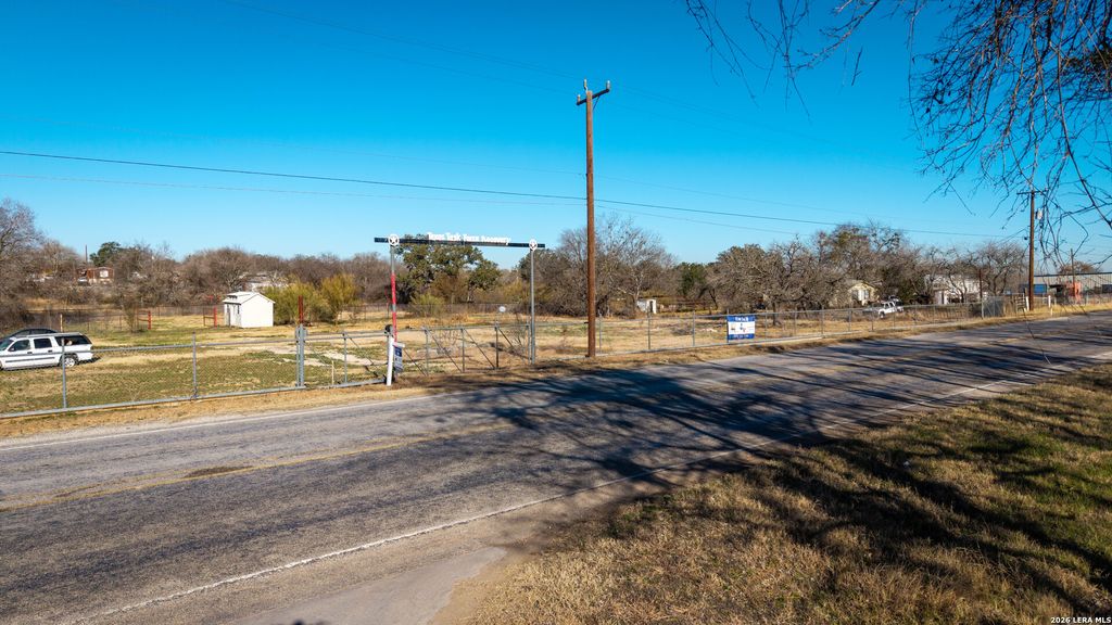 Photo of 5609 N Fm 3465, Adkins, TX 78101 (MLS # 1943955)