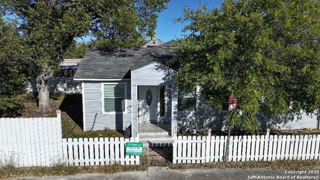 Photo of 139 Hansford, San Antonio, TX 78210 (MLS # 1923625)