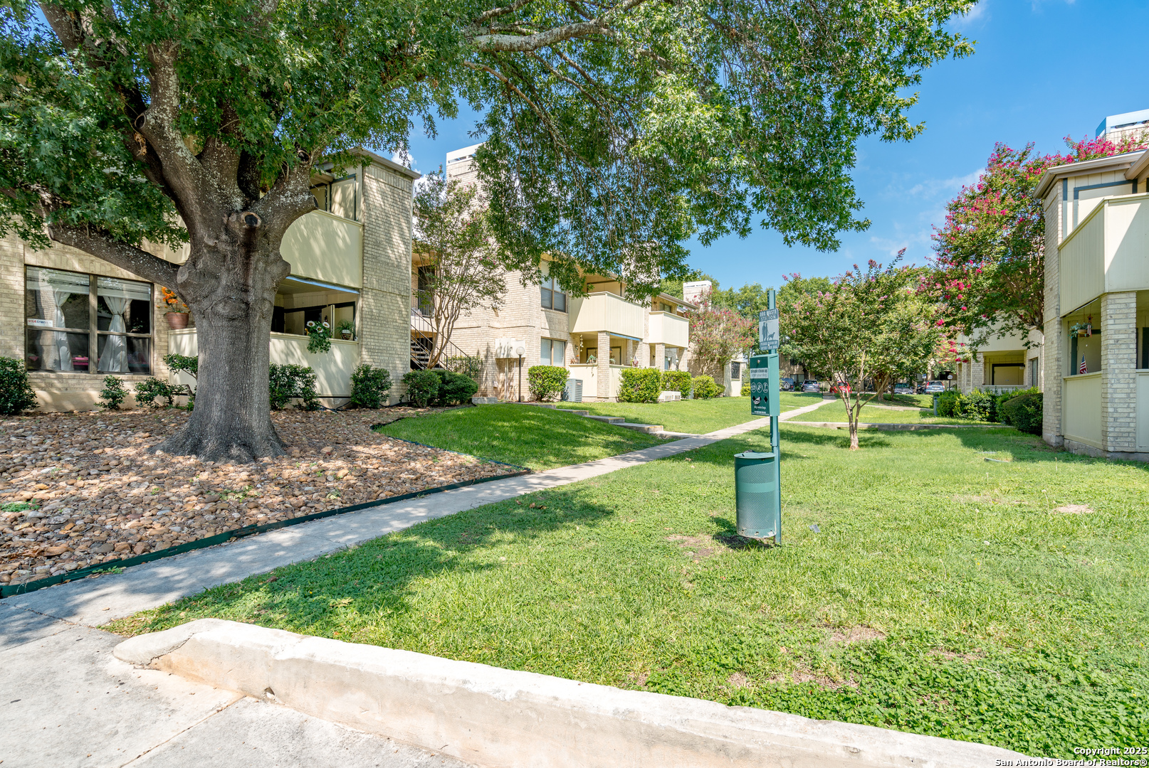 11843 Braesview 504E