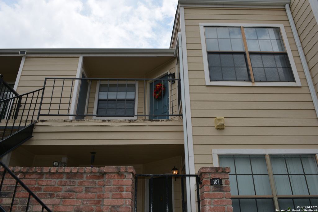 Photo of 11610 Vance Jackson Rd 108 #108, San Antonio, TX 78230 (MLS # 1894463)