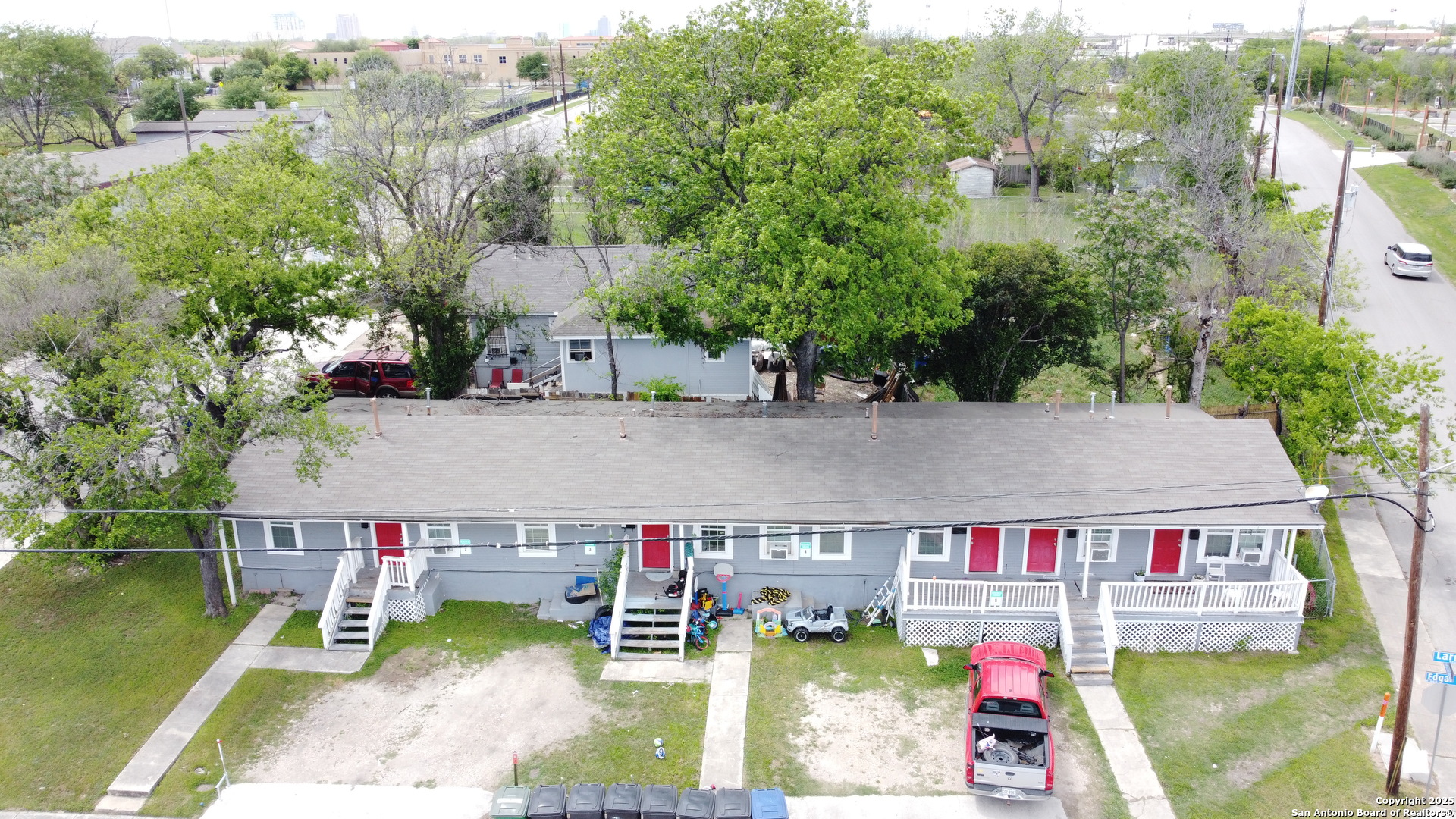 1529 N WALTERS
