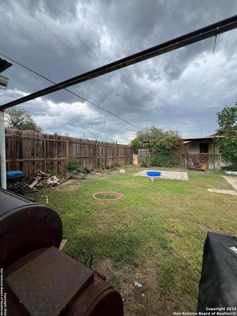 A home in Carrizo Springs