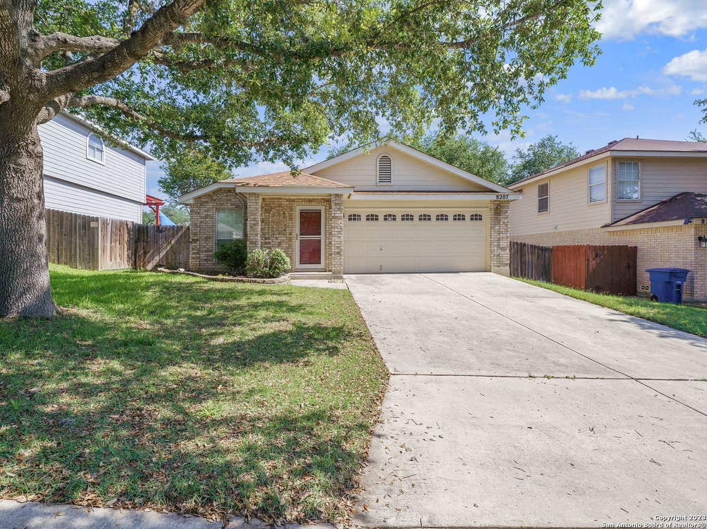 Photo of 8207 SHOOTING QUAIL, San Antonio, TX 78250 (MLS # 2011359)