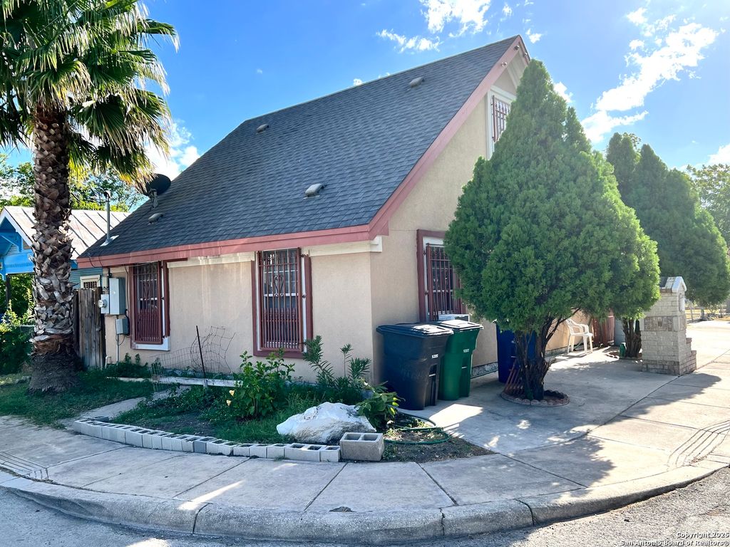 Photo of 2502 Salinas, San Antonio, TX 78207 (MLS # 1892535)