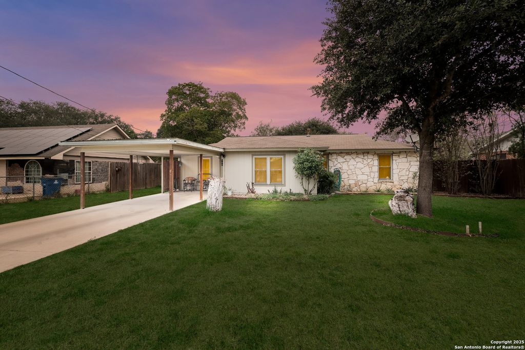 Photo of 1415 Longhorn, Floresville, TX 78114 (MLS # 1925218)