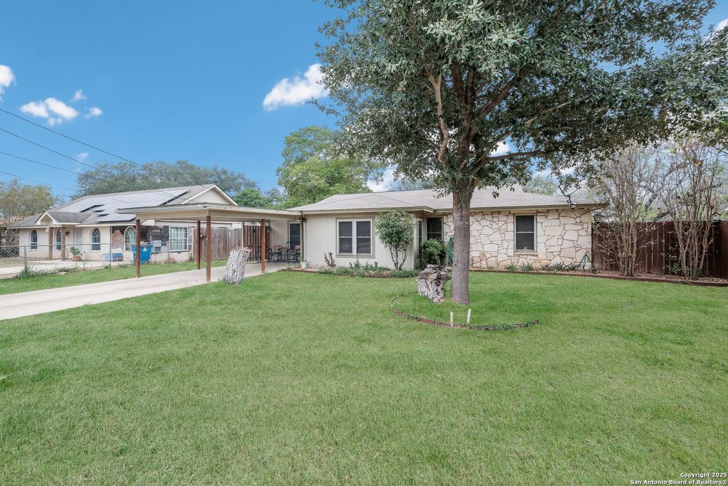 Photo of 1415 Longhorn, Floresville, TX 78114 (MLS # 1925218)
