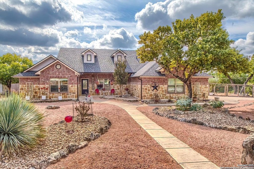 Photo of 639 Settlers Lane, Bandera, TX 78003 (MLS # 1918303)