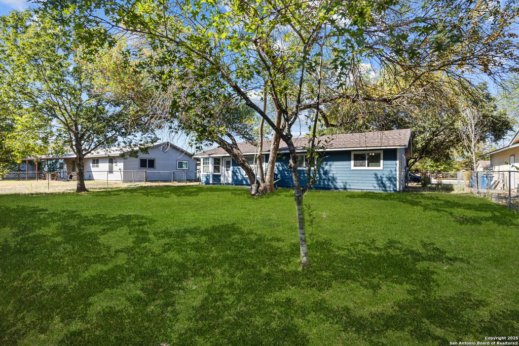 Photo of 5122 Binz Engleman Rd, Kirby, TX 78219 (MLS # 1917176)