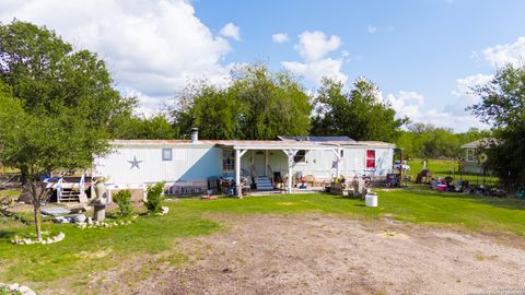 A home in Hondo