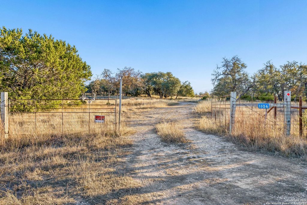 Photo of 1106 Perry Ranch, Fredericksburg, TX 78624 (MLS # 1927907)
