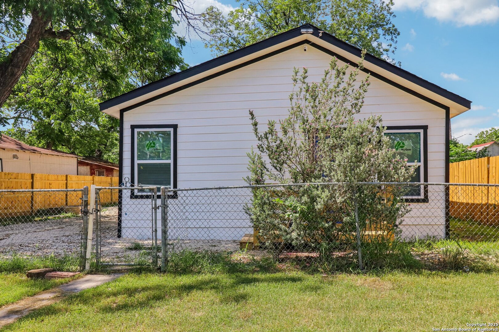2120 San Fernando