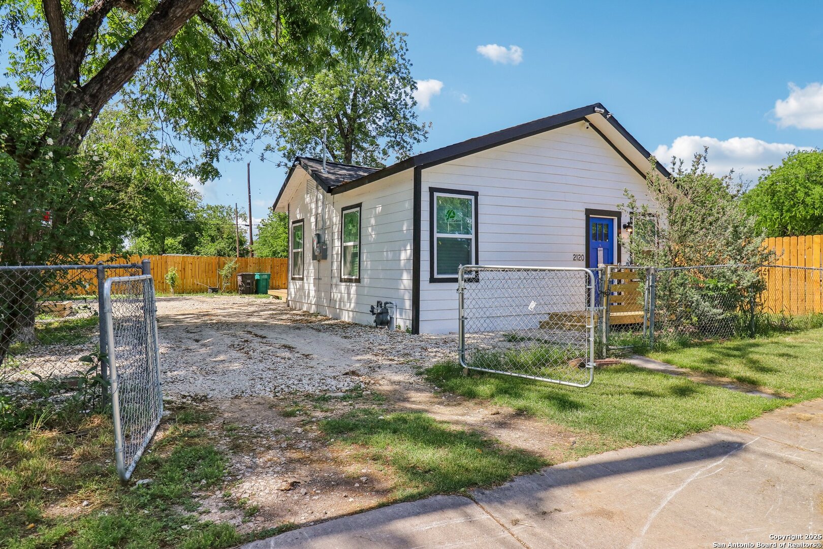 2120 San Fernando