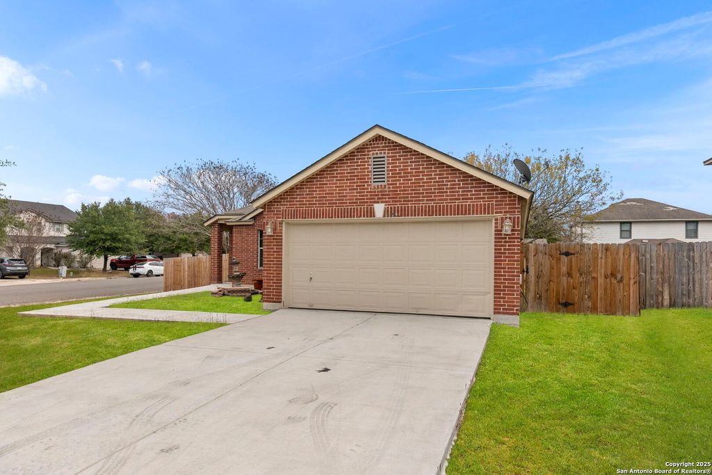 Photo of 620 Waterleaf Blvd, Kyle, TX 78640 (MLS # 1930363)