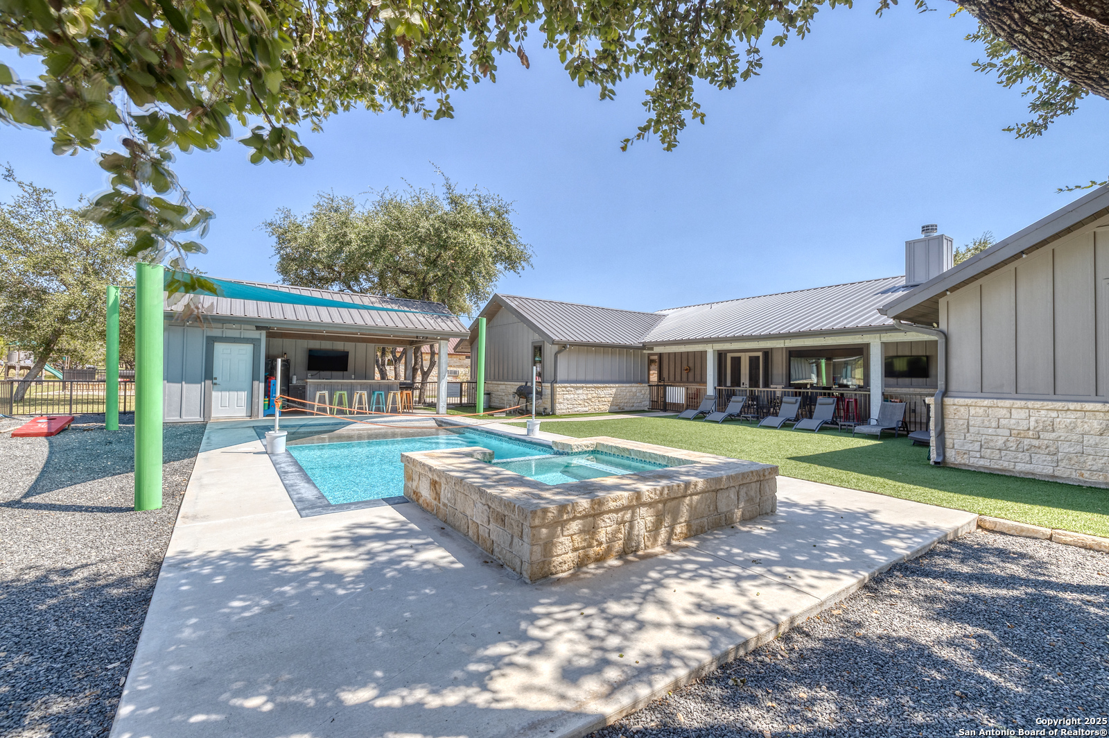 989 Mountain Valley Drive