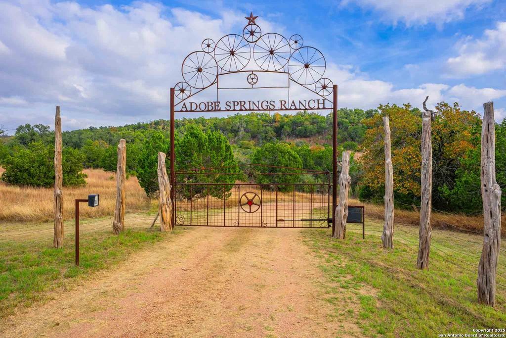 Photo of 7625 N State Highway 16, Fredericksburg, TX 78624 (MLS # 1927500)