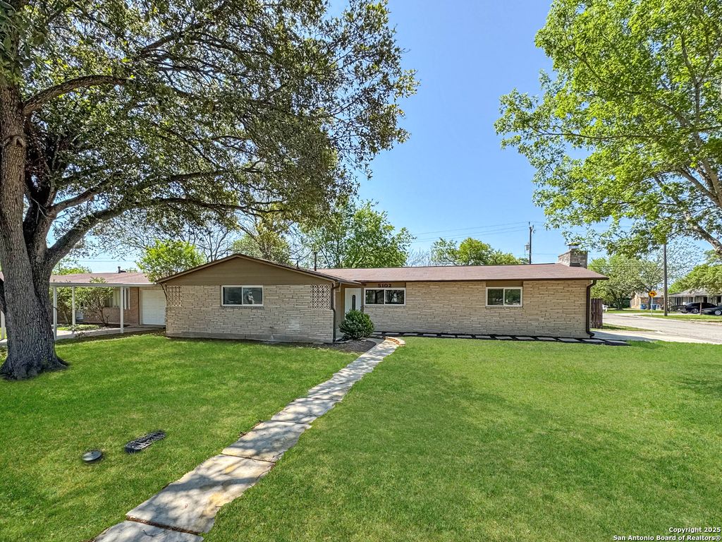 Photo of 5102 Crown Ln, Kirby, TX 78219 (MLS # 1857438)