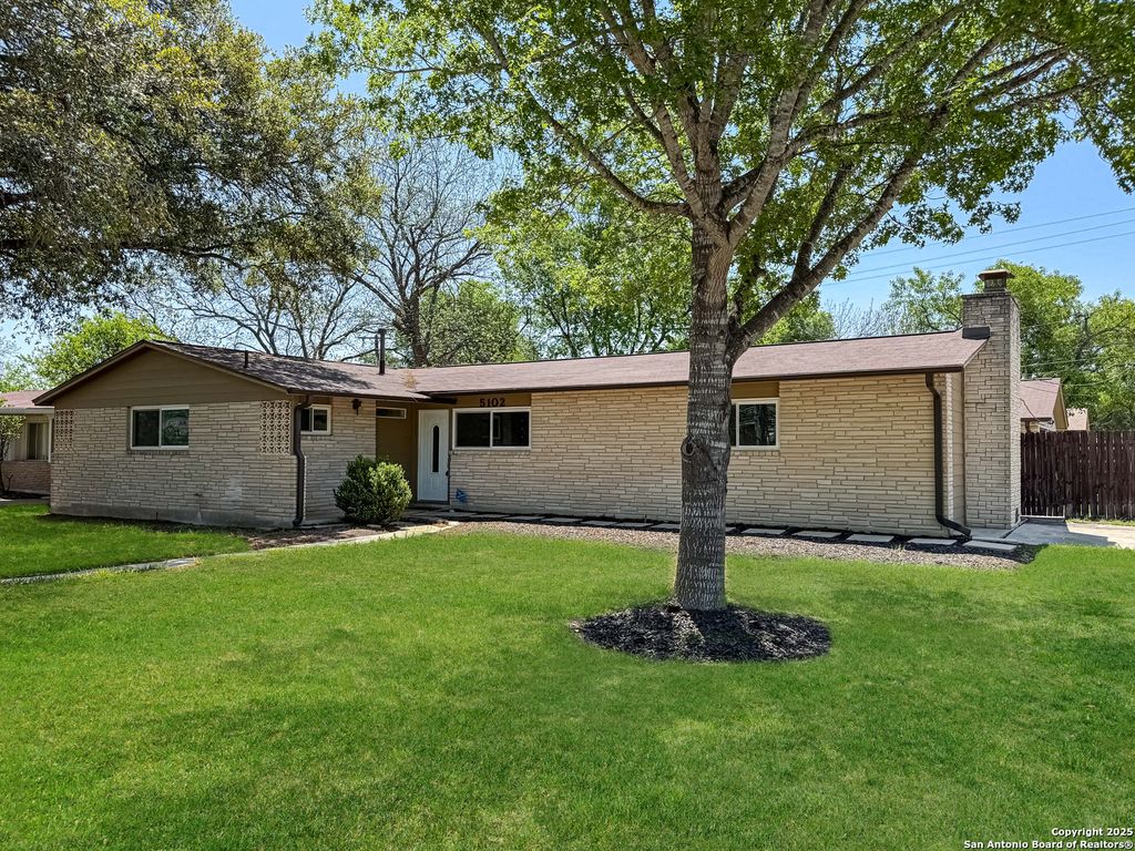 Photo of 5102 Crown Ln, Kirby, TX 78219 (MLS # 1857438)
