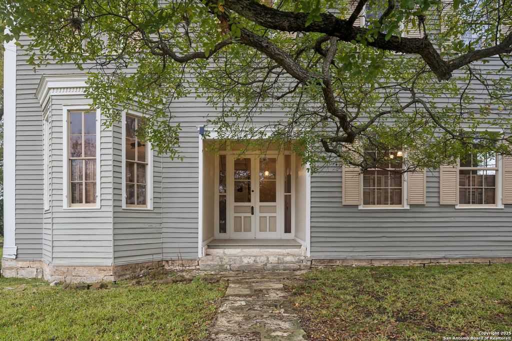 Photo of 276 E Coll, New Braunfels, TX 78130 (MLS # 1926857)