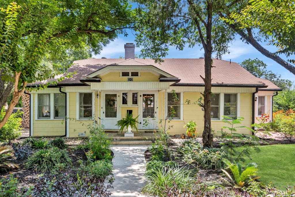 Photo of 222 REDWOOD ST, Alamo Heights, TX 78209 (MLS # 1996246)