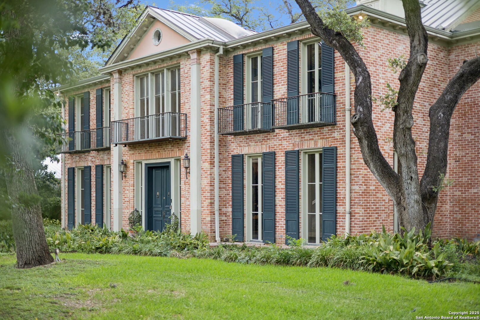 424 Ivy