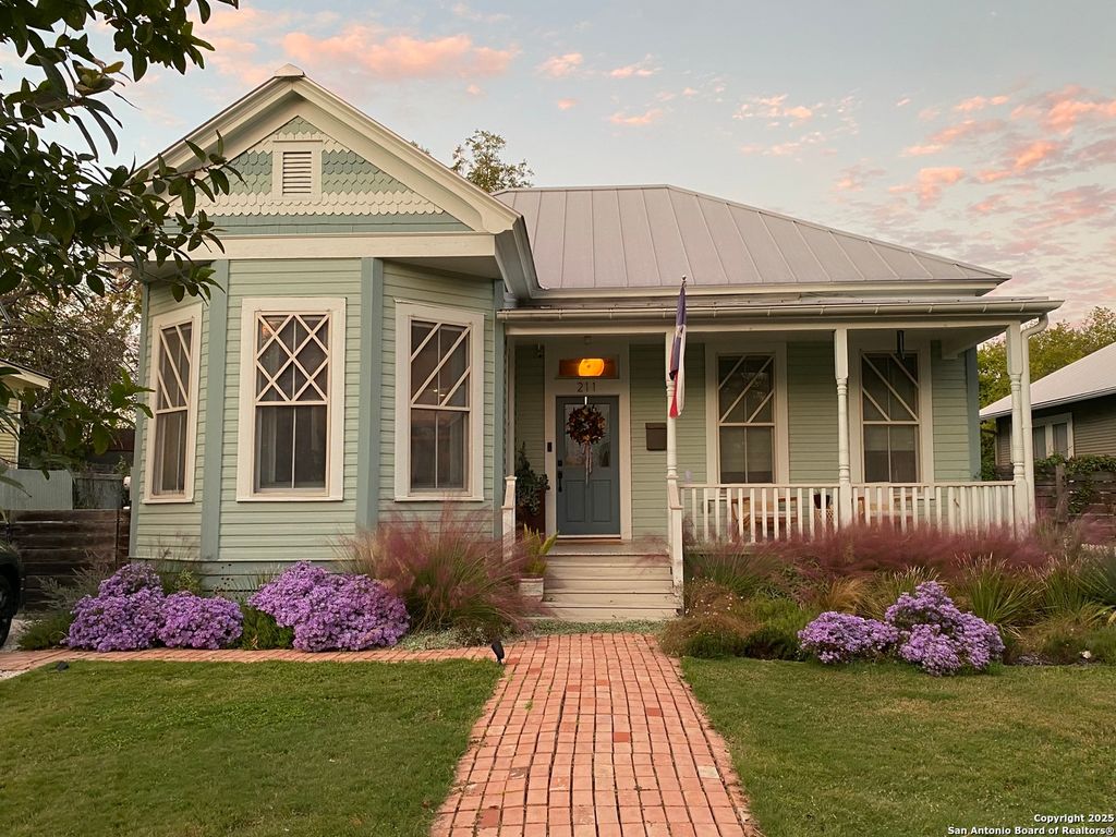 Photo of 211 Devine Street, San Antonio, TX 78210 (MLS # 1931423)