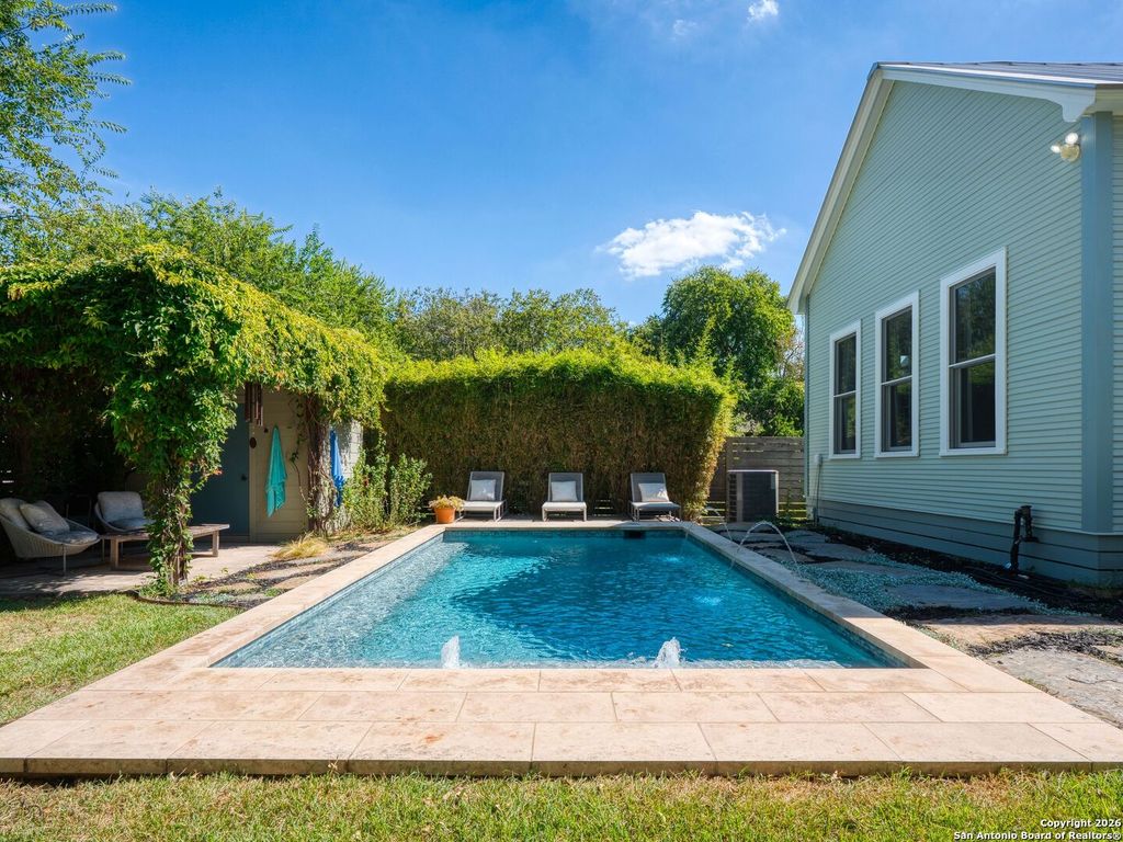 Photo of 211 Devine Street, San Antonio, TX 78210 (MLS # 1931423)