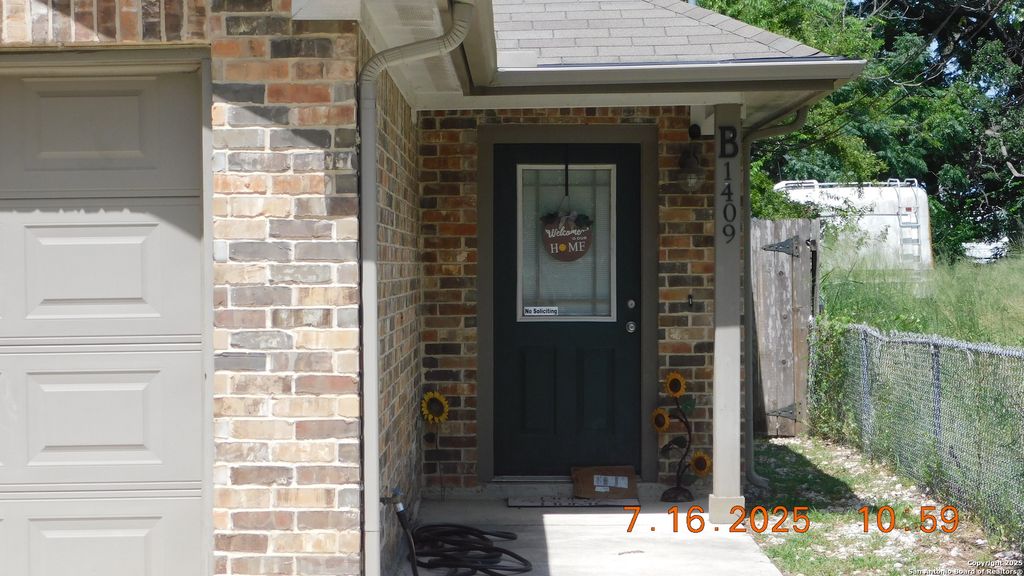 Photo of 1409 W Martin, Pleasanton, TX 78064 (MLS # 1893715)