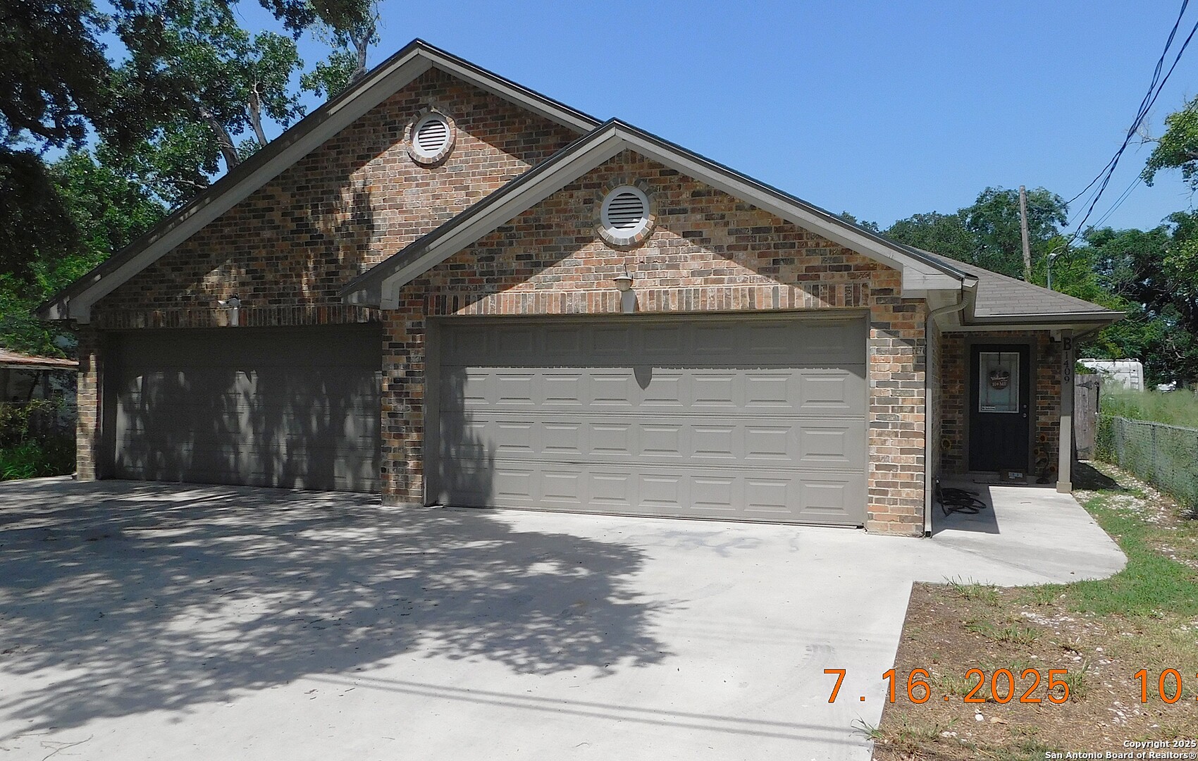 1409 W Martin