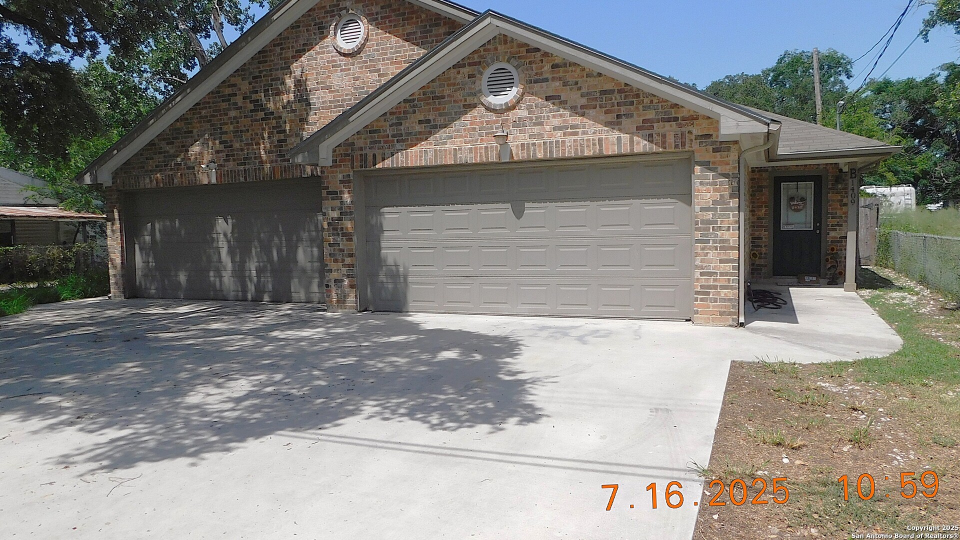 1409 W Martin