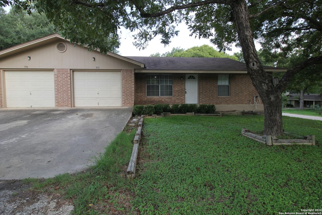 Photo of 795 ALBERT ST, New Braunfels, TX 78130 (MLS # 1957828)