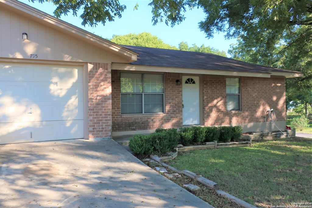 Photo of 795 ALBERT ST, New Braunfels, TX 78130 (MLS # 1957828)