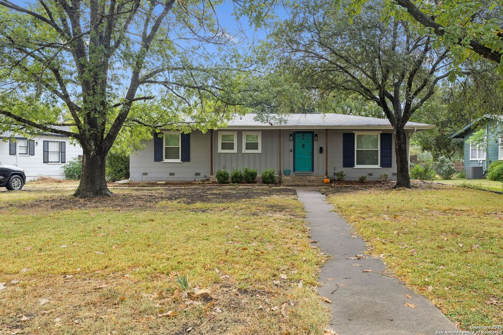Photo of 352 Larchmont, San Antonio, TX 78209 (MLS # 1922556)
