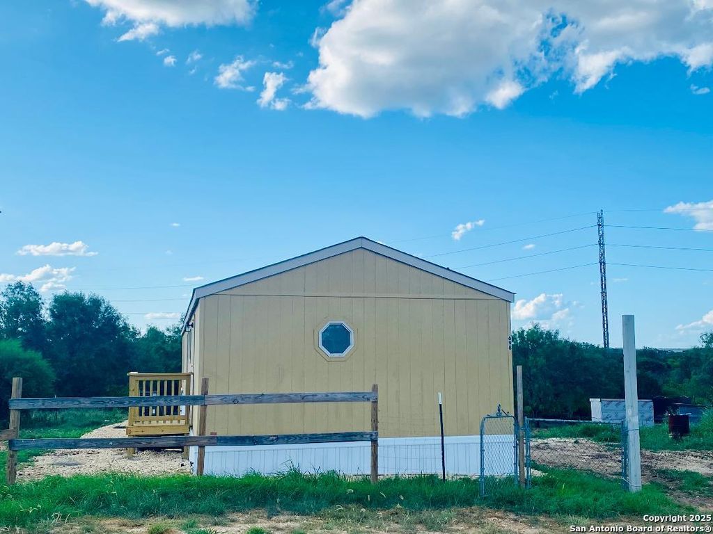 Photo of 698 Forest Creek, Devine, TX 78016 (MLS # 1909841)