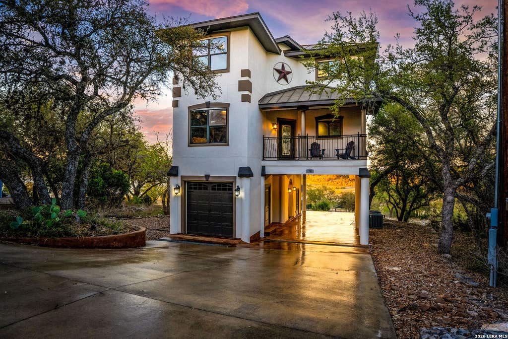 Photo of 1065 Hillcrest Forest, Canyon Lake, TX 78133 (MLS # 1952503)