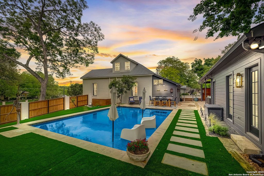 Photo of 109 W Evergreen St, Boerne, TX 78006 (MLS # 1949959)