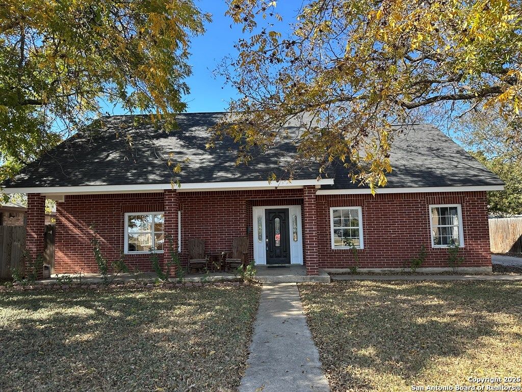 Photo of 720 S Creek St Fredericksburg, Fredericksburg, TX 78624 (MLS # 1927156)