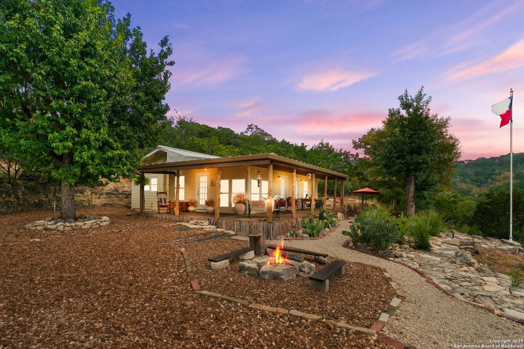 Photo of 411 Valley View, Pipe Creek, TX 78063 (MLS # 1926440)